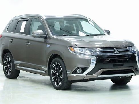Used 2018 Mitsubishi Outlander SEL image 3