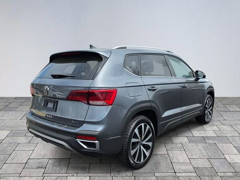 Used 2022 Volkswagen Taos SE w/ Panoramic Sunroof Package image 7