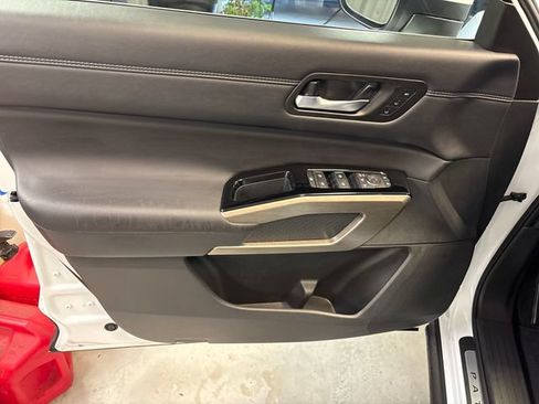 Certified 2025 Nissan Pathfinder Platinum w/ Cargo Package FWD image 10