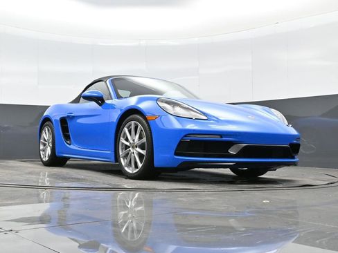 Certified 2025 Porsche 718 Boxster image 40