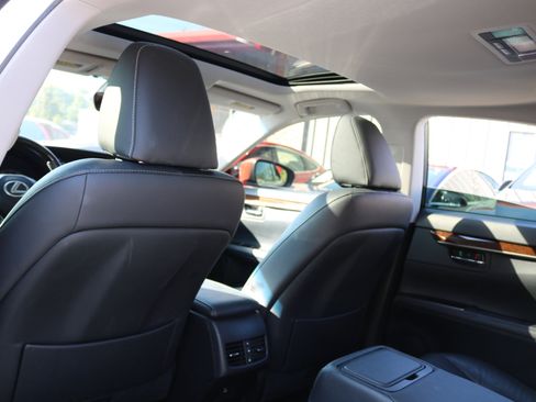 Used 2016 Lexus ES 350 w/ Luxury Package w/Wood Trim image 38