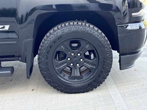Used 2018 Chevrolet Silverado 1500 LTZ Z71 w/ Midnight Edition AWD/4WD image 9