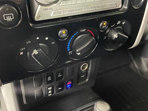 Used 2007 Toyota FJ Cruiser 4WD image 9
