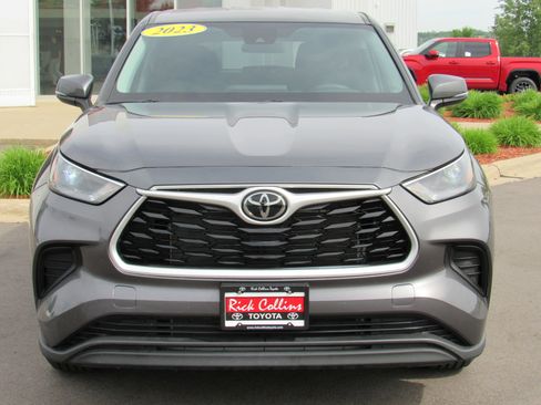 Used 2023 Toyota Highlander L FWD image 3