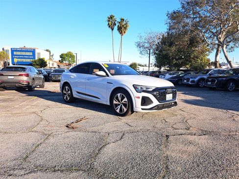 Used 2024 Audi Q8 e-tron Premium image 2