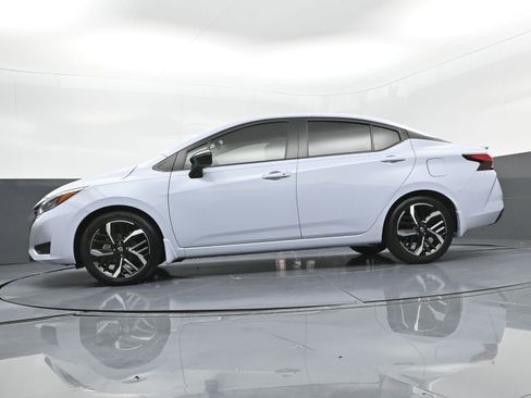 Used 2023 Nissan Versa SR w/ Trunk Package image 33