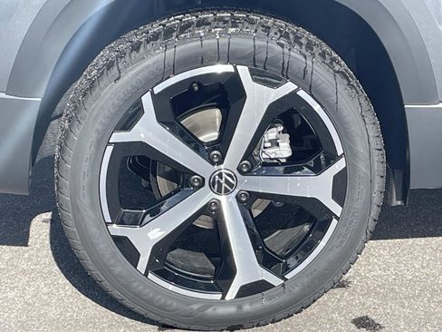New 2026 Volkswagen Taos SEL AWD/4WD image 9