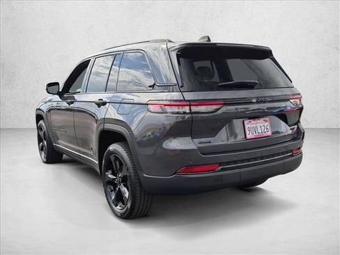 Used 2024 Jeep Grand Cherokee Altitude AWD/4WD image 8