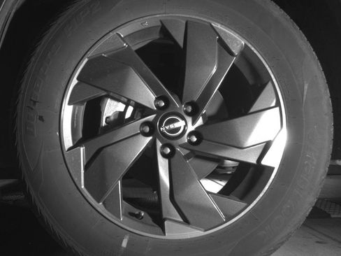 Used 2025 Nissan Rogue SV image 12