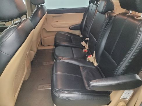 Used 2015 Kia Sedona LX w/ LX Convenience Package FWD image 18