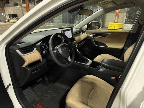 Certified 2025 Toyota RAV4 XLE AWD/4WD image 28