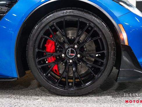 Used 2015 Chevrolet Corvette Z06 w/ 3LZ Preferred Equipment Group RWD image 12
