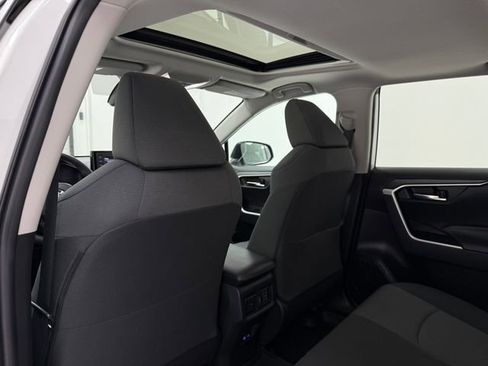 Used 2022 Toyota RAV4 XLE w/ Convenience Package FWD image 30