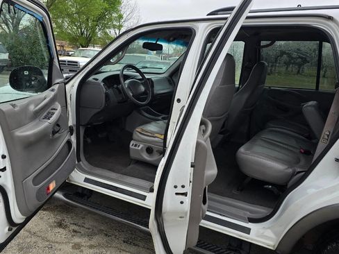 Used 2000 Ford Expedition XLT image 8