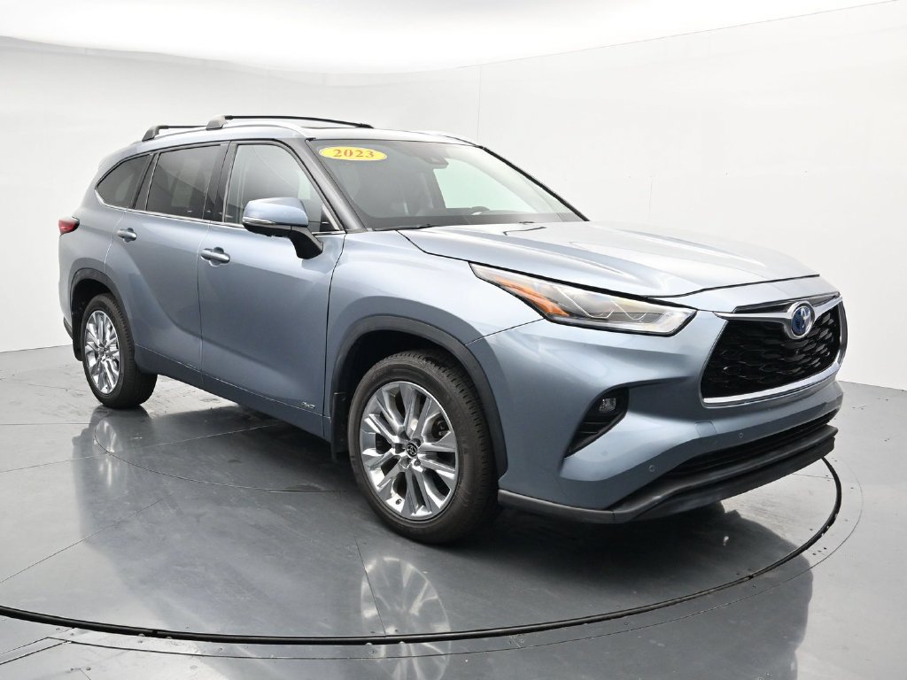 Used 2023 Toyota Highlander Limited AWD/4WD image 2
