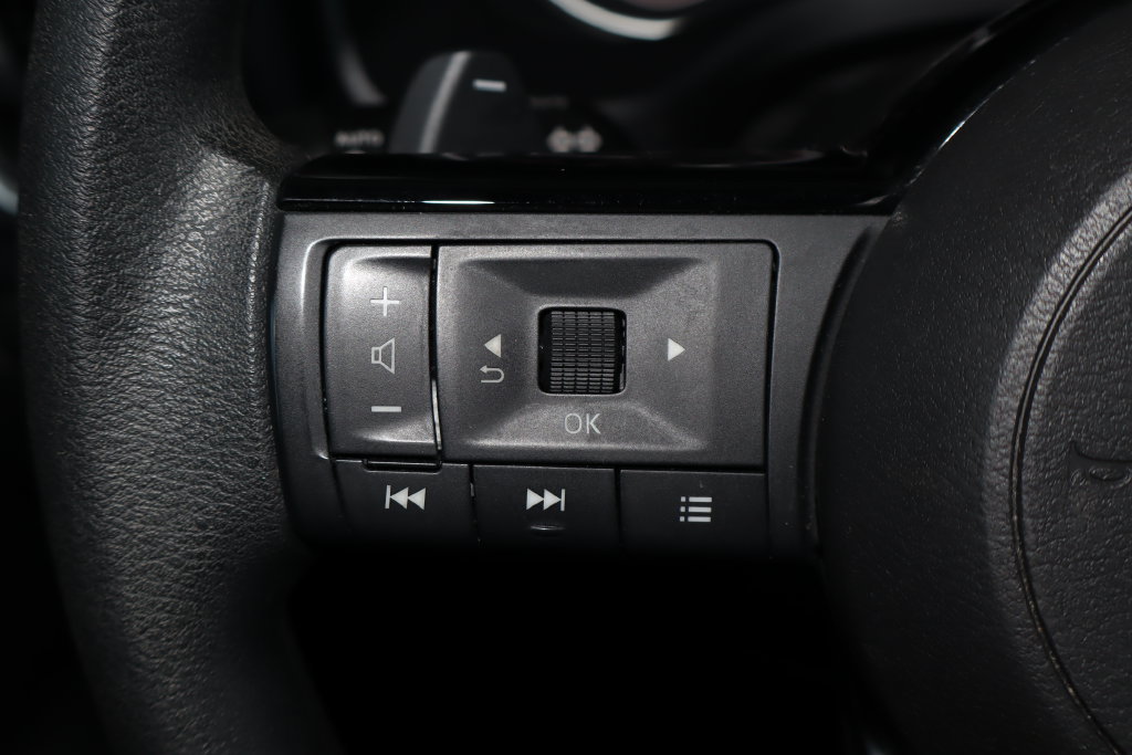 Used 2023 Nissan Rogue SV AWD/4WD image 19