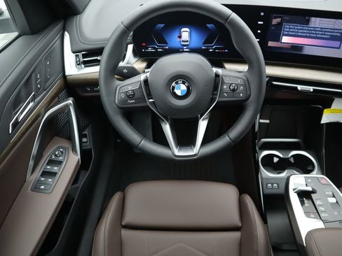 Used 2025 BMW X1 xDrive28i w/ Technology Package image 10