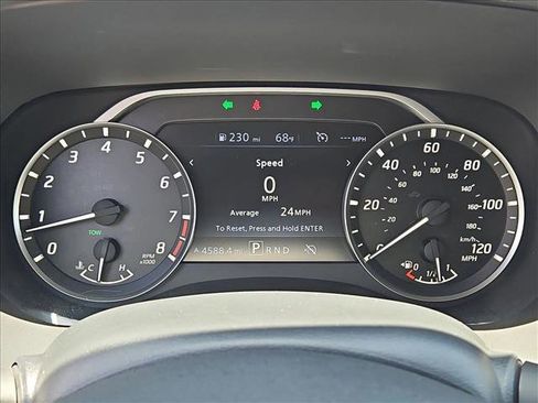 Used 2024 Nissan Frontier SV RWD image 7