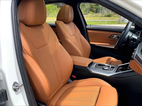 Used 2023 BMW 330i Sedan w/ M Sport Package image 8