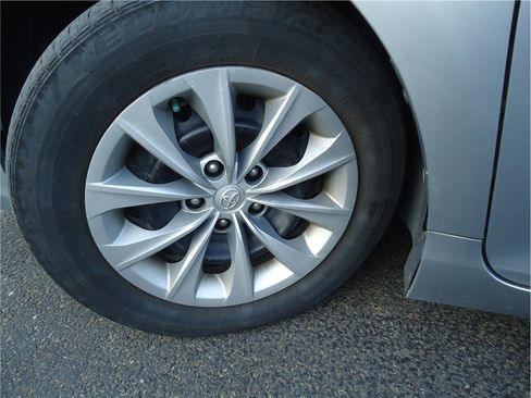 Used 2015 Toyota Camry LE FWD image 24