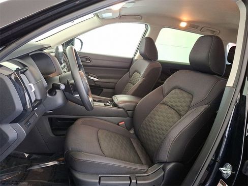 Used 2024 Nissan Pathfinder S image 17