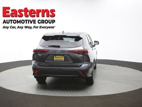 Used 2022 Toyota Highlander LE image 39
