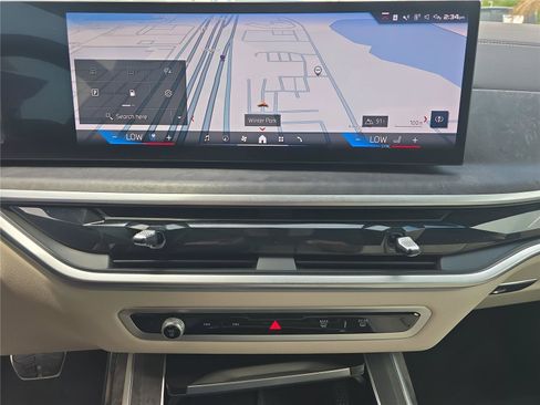 Certified 2025 BMW X7 M60i AWD/4WD image 17