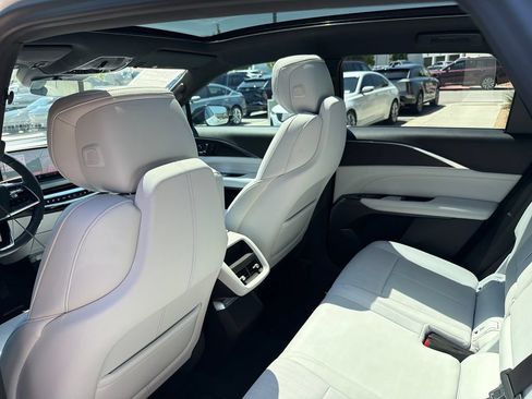 Used 2024 Cadillac Lyriq Luxury AWD/4WD image 36