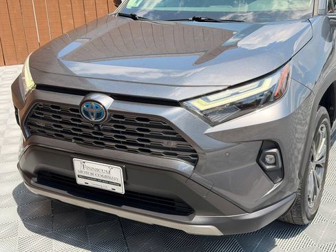 Used 2022 Toyota RAV4 Limited AWD/4WD image 18
