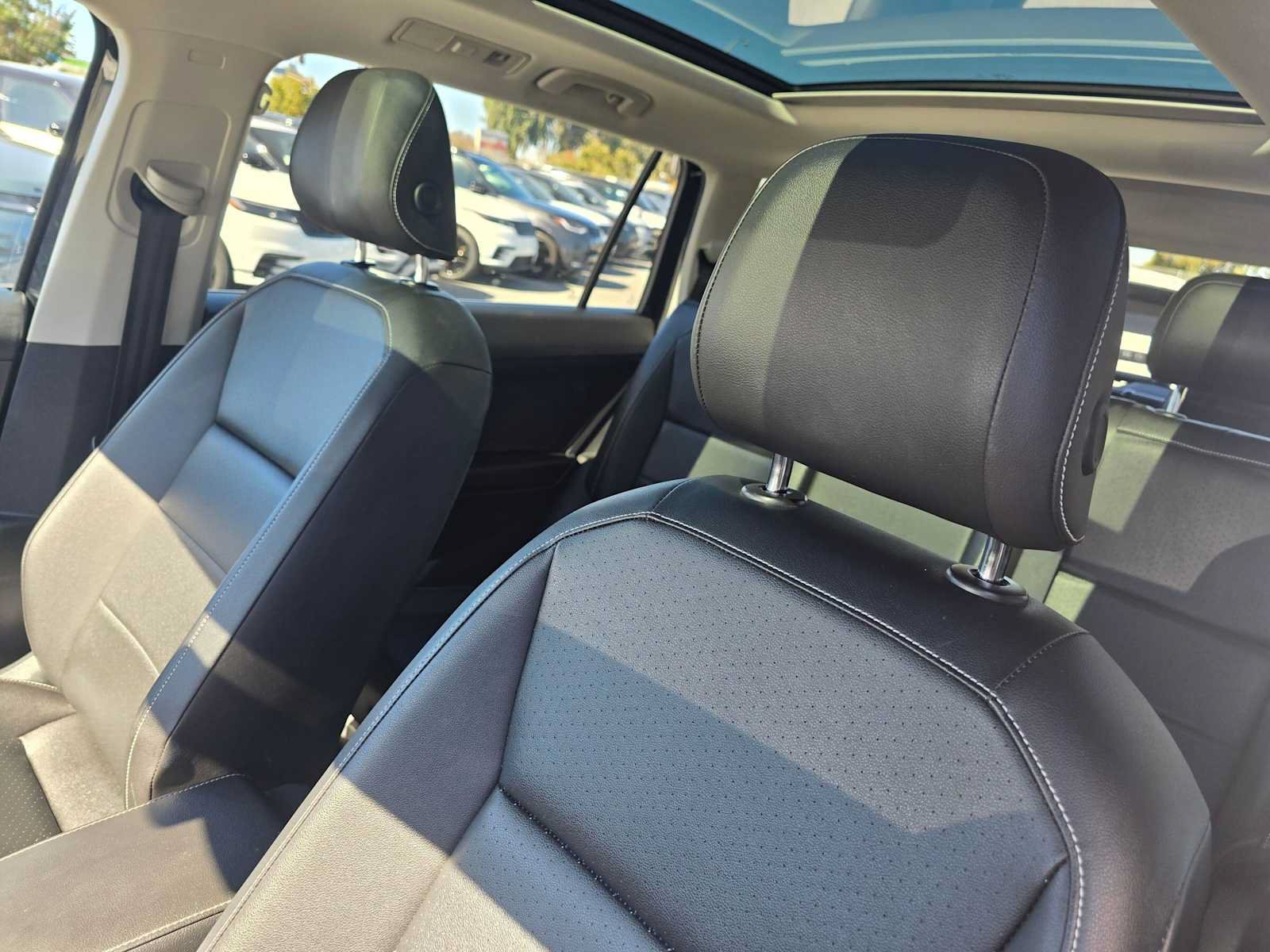 Used 2021 Volkswagen Tiguan SE w/ Panoramic Sunroof Package FWD image 24