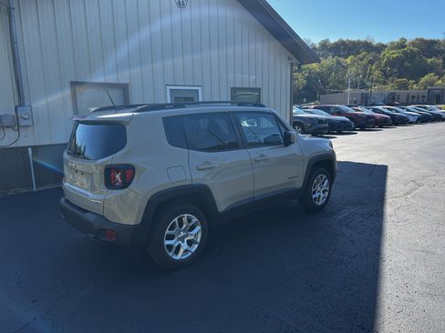 Used 2015 Jeep Renegade Latitude w/ Cold Weather Group II image 5