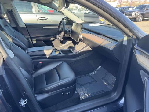 Used 2024 Tesla Model Y Performance image 31