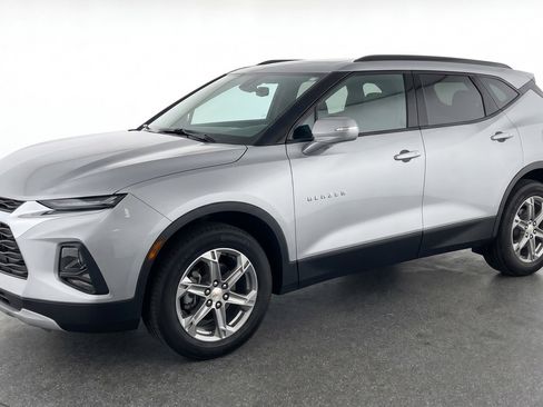 Used 2025 Chevrolet Blazer LT FWD image 3