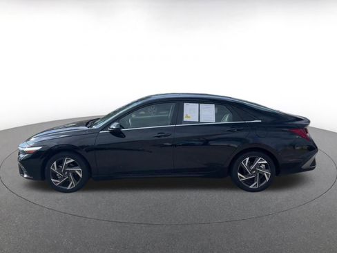Used 2025 Hyundai Elantra SEL image 9