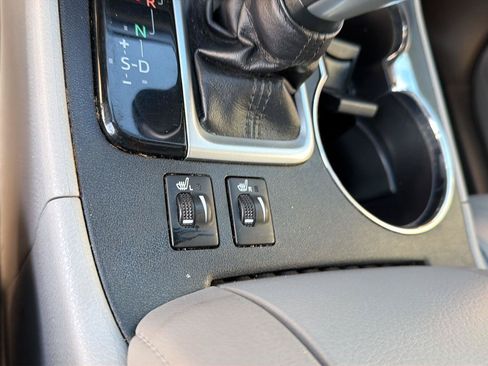 Used 2017 Toyota Highlander XLE FWD image 29