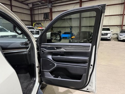 Used 2022 Jeep Wagoneer Series III RWD image 24