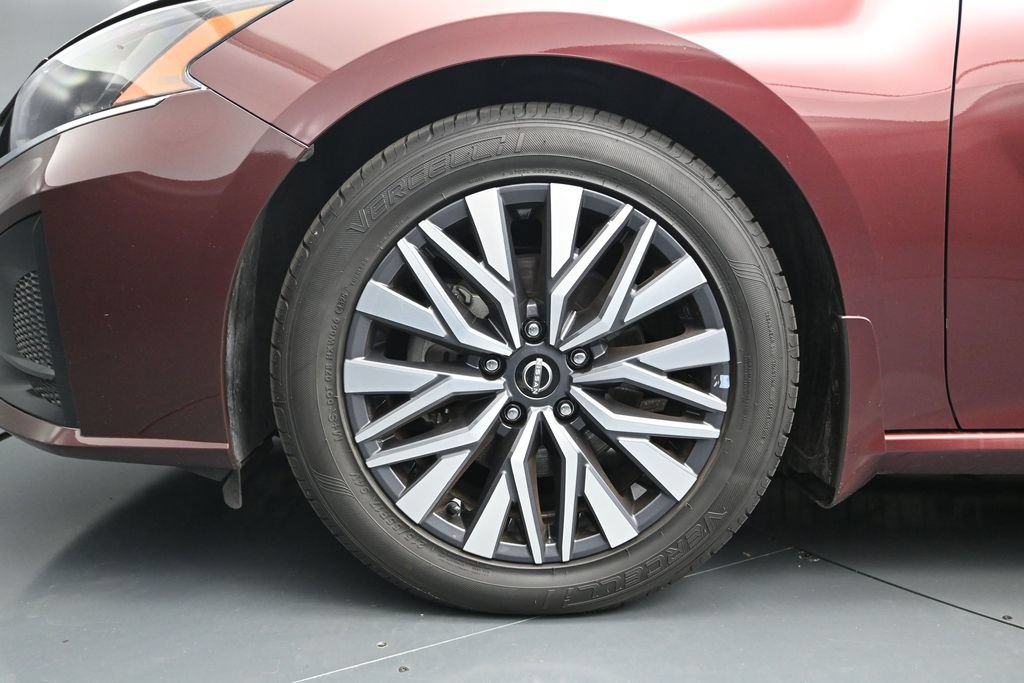 Used 2024 Nissan Altima 2.5 SV FWD image 12