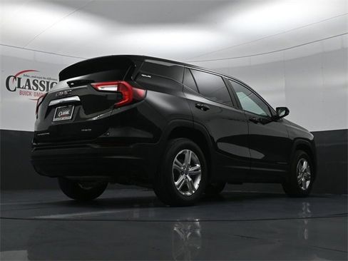 Used 2024 GMC Terrain SLE image 30