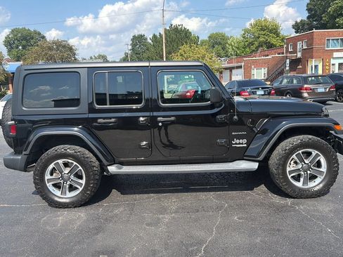 Used 2019 Jeep Wrangler Unlimited Sahara AWD/4WD image 4
