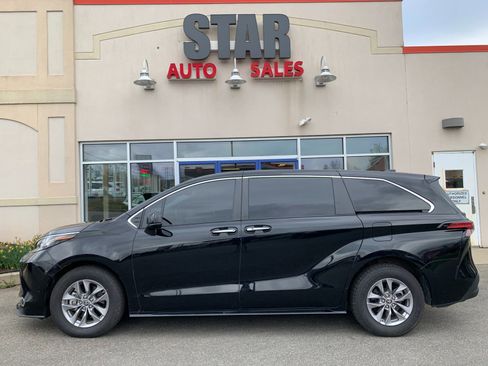 Used 2022 Toyota Sienna XLE image 4