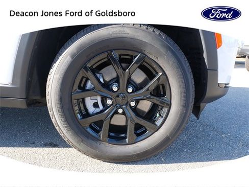 Used 2024 Jeep Grand Cherokee L Altitude image 10