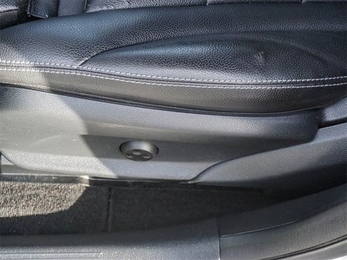 Used 2019 Mercedes-Benz GLC 350e 4MATIC image 18