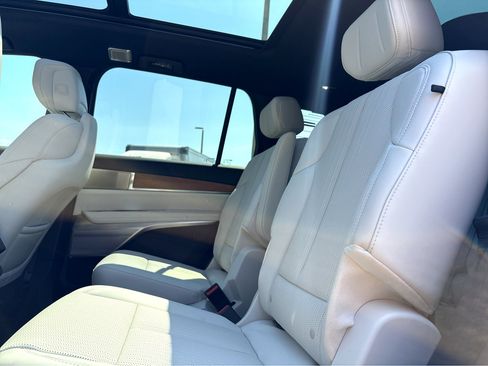 New 2026 Cadillac Vistiq Sport image 18