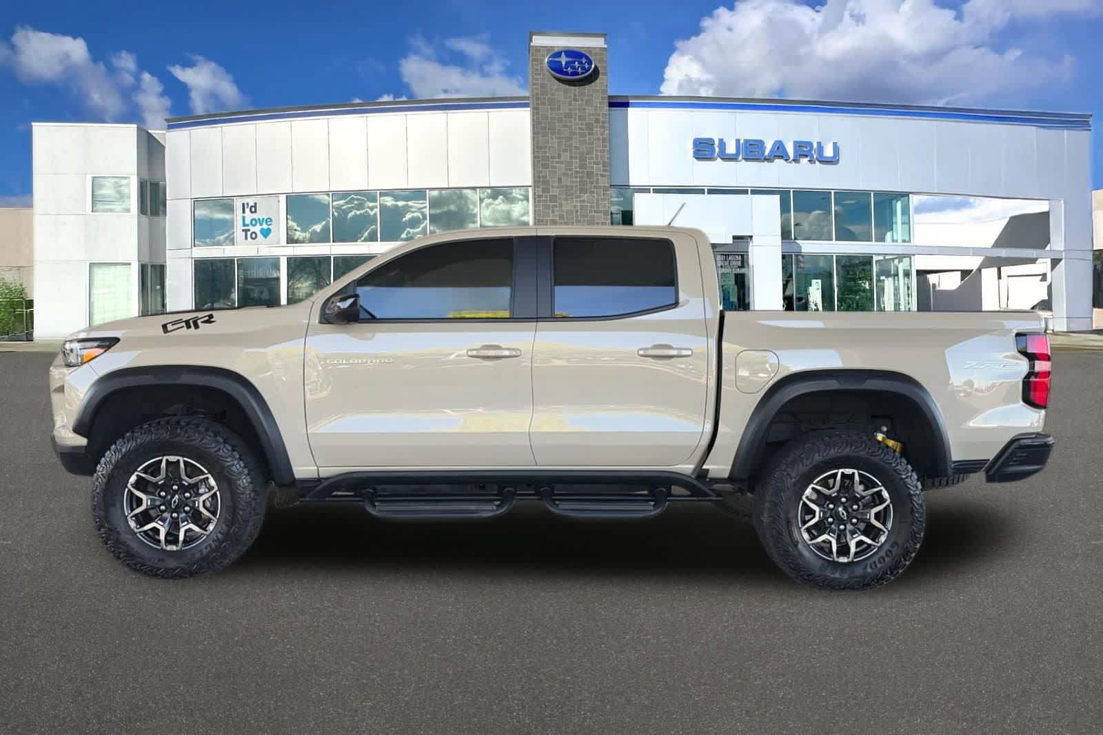 Used 2024 Chevrolet Colorado ZR2 w/ Technology Package AWD/4WD image 9