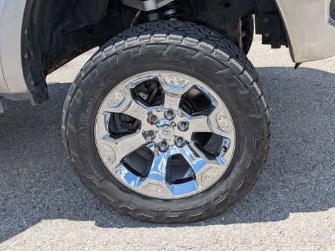 Used 2019 RAM 1500 Laramie w/ Off Road Group AWD/4WD image 11