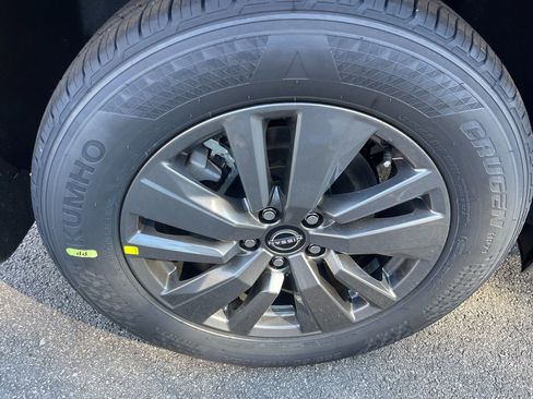 New 2025 Nissan Pathfinder SV image 28