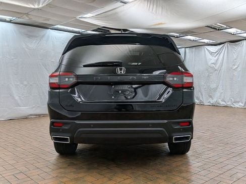Used 2025 Honda Pilot Black Edition image 6