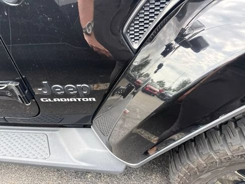 Used 2022 Jeep Gladiator Overland AWD/4WD image 7