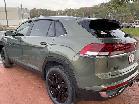 New 2026 Volkswagen Atlas Cross Sport SE FWD image 6