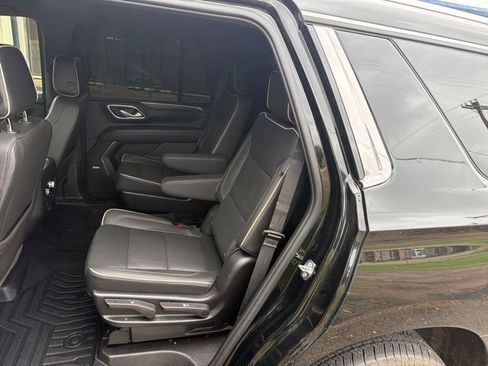 Used 2024 GMC Yukon SLT w/ SLT Luxury Package RWD image 8